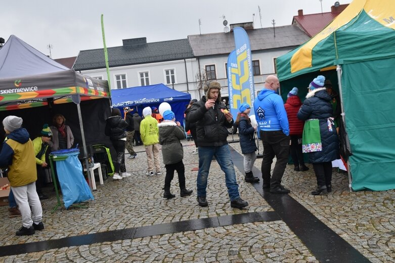  Wielka Orkiestra Świątecznej Pomocy gra na skierniewickim rynku 