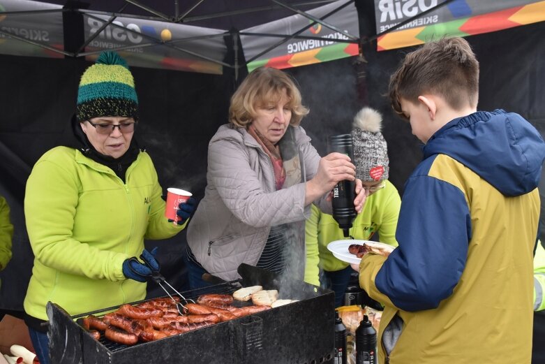  Wielka Orkiestra Świątecznej Pomocy gra na skierniewickim rynku 