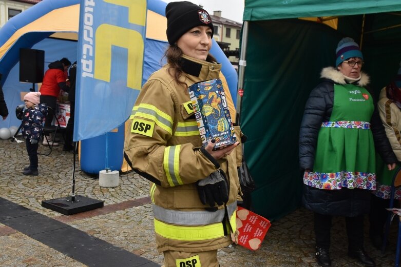  Wielka Orkiestra Świątecznej Pomocy gra na skierniewickim rynku 