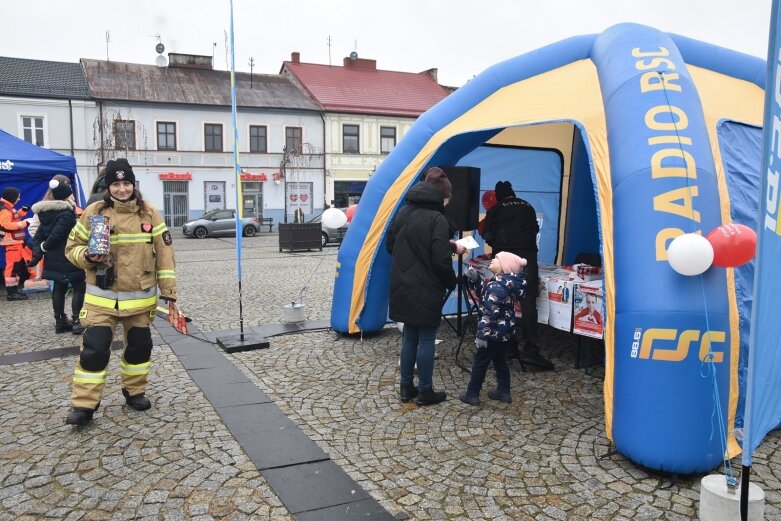  Wielka Orkiestra Świątecznej Pomocy gra na skierniewickim rynku 