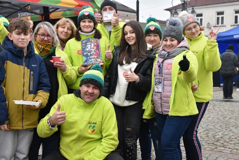  Wielka Orkiestra Świątecznej Pomocy gra na skierniewickim rynku 