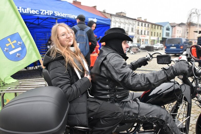  Wielka Orkiestra Świątecznej Pomocy gra na skierniewickim rynku 