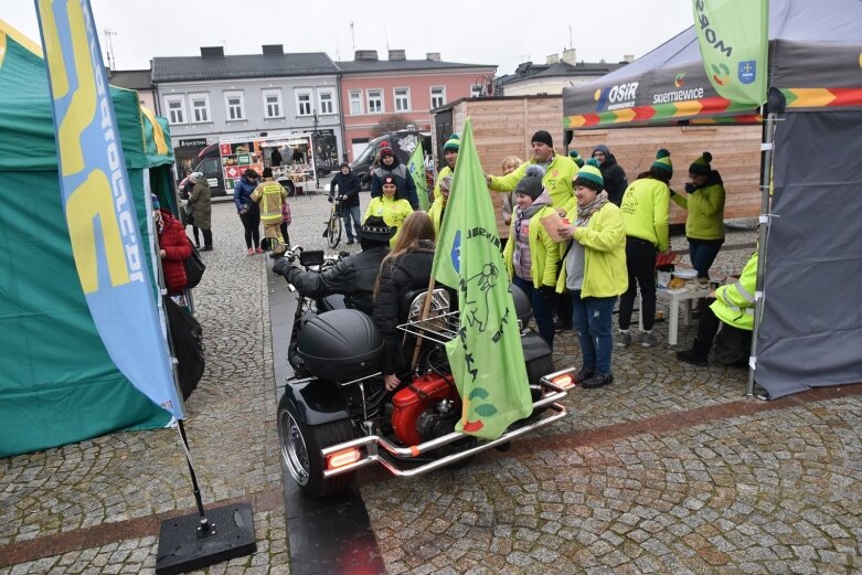  Wielka Orkiestra Świątecznej Pomocy gra na skierniewickim rynku 