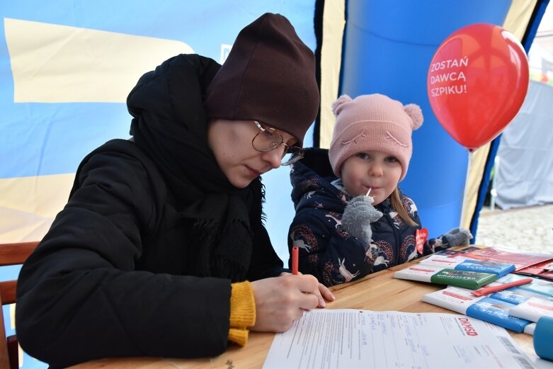  Wielka Orkiestra Świątecznej Pomocy gra na skierniewickim rynku 