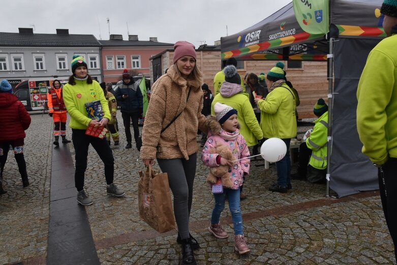  Wielka Orkiestra Świątecznej Pomocy gra na skierniewickim rynku 