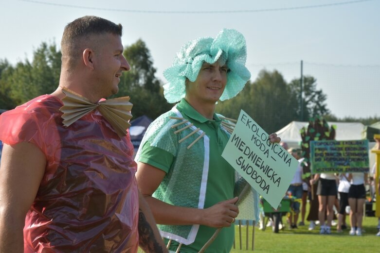  Wielka zabawa sołectw w Sierakowicach Lewych 