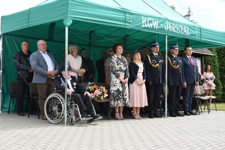  Wóz strażacki przekazany OSP Jeruzal 