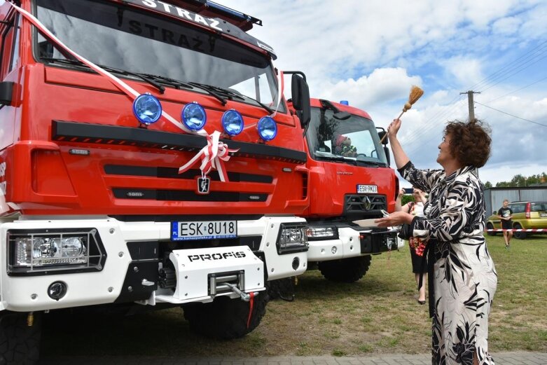  Wóz strażacki przekazany OSP Jeruzal 