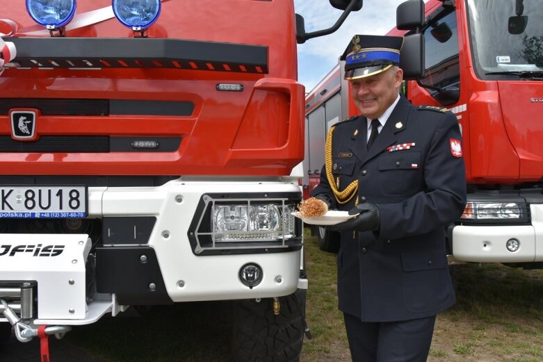  Wóz strażacki przekazany OSP Jeruzal 