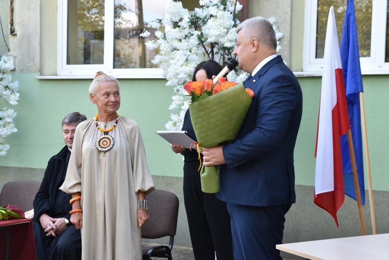  Wybrzmiał pierwszy dzwonek. Uczniowie powrócili do szkolnych obowiązków 