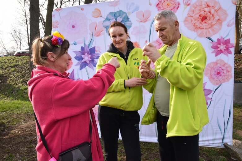  Wykąpali się w zimnej Rawce i pomogli Filipkowi 