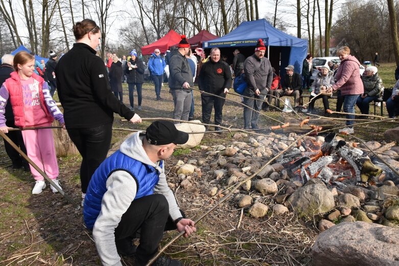  Wykąpali się w zimnej Rawce i pomogli Filipkowi 