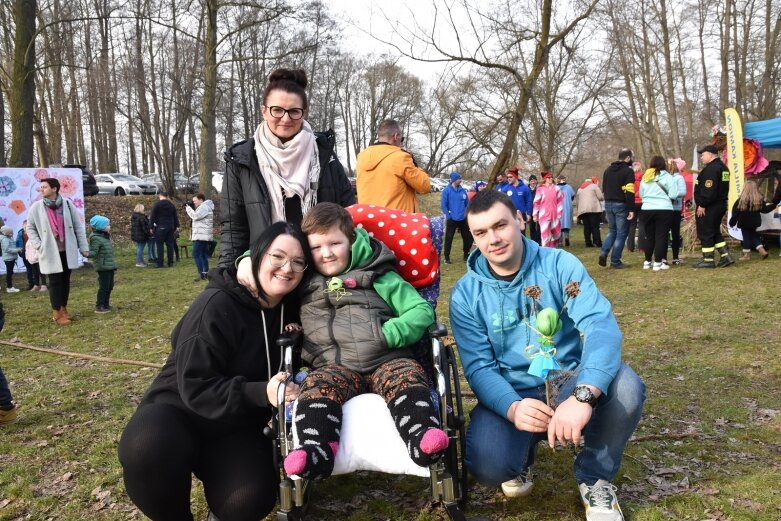  Wykąpali się w zimnej Rawce i pomogli Filipkowi 