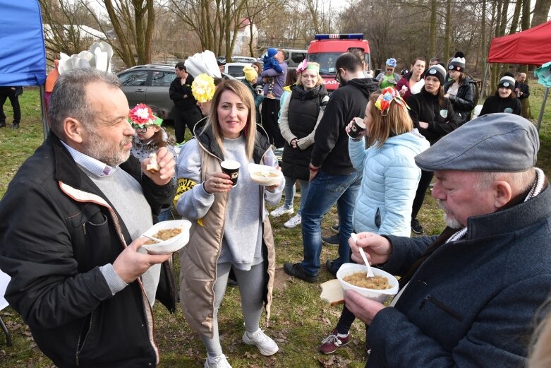  Wykąpali się w zimnej Rawce i pomogli Filipkowi 