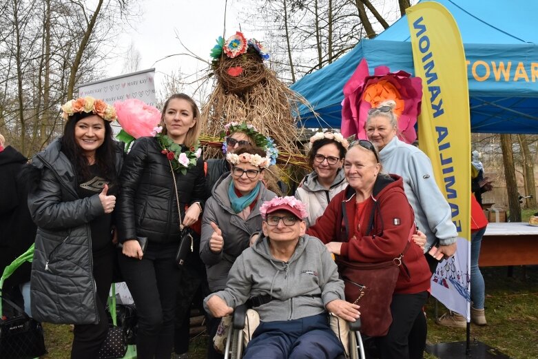  Wykąpali się w zimnej Rawce i pomogli Filipkowi 