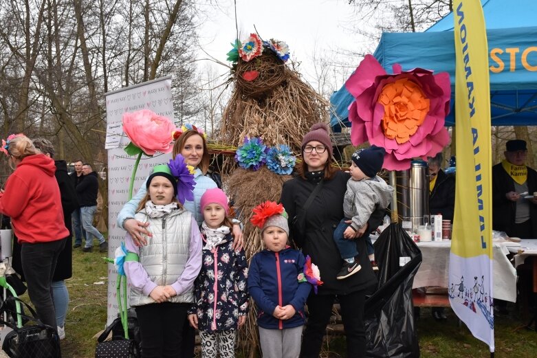  Wykąpali się w zimnej Rawce i pomogli Filipkowi 