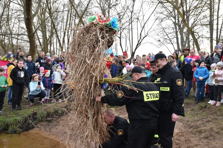  Wykąpali się w zimnej Rawce i pomogli Filipkowi 