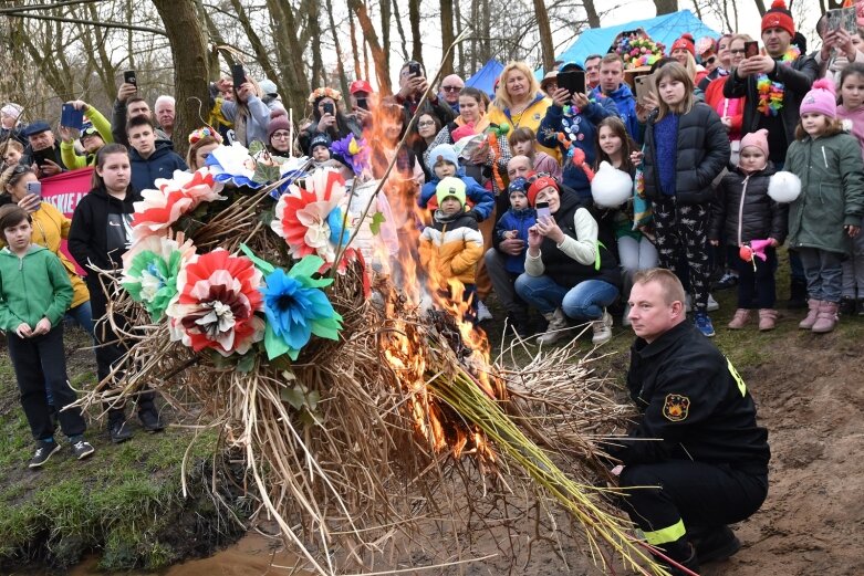  Wykąpali się w zimnej Rawce i pomogli Filipkowi 