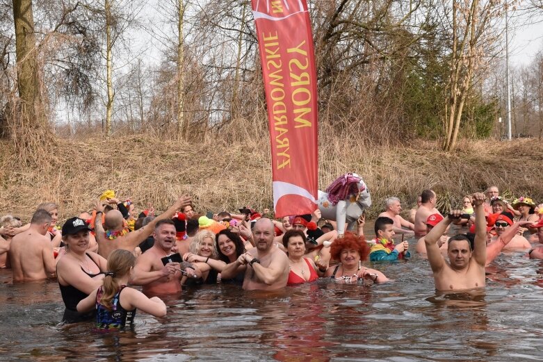  Wykąpali się w zimnej Rawce i pomogli Filipkowi 