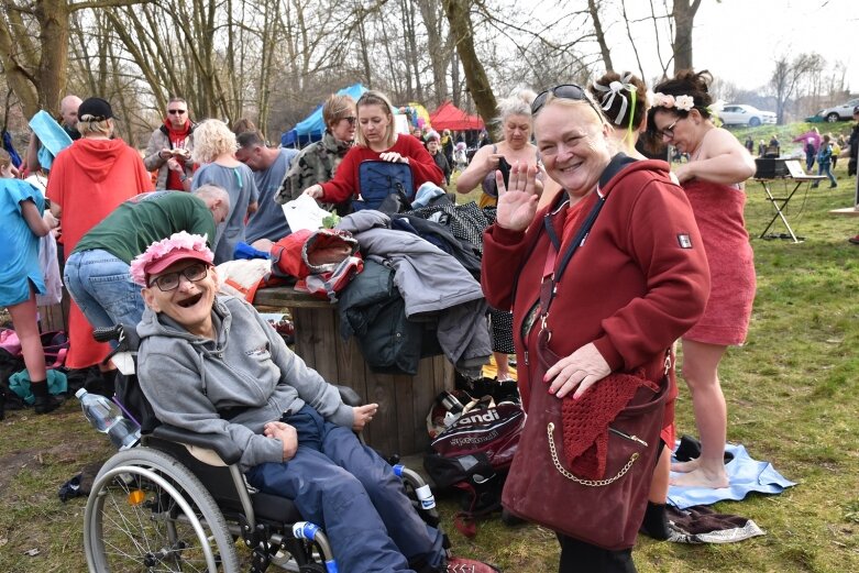  Wykąpali się w zimnej Rawce i pomogli Filipkowi 