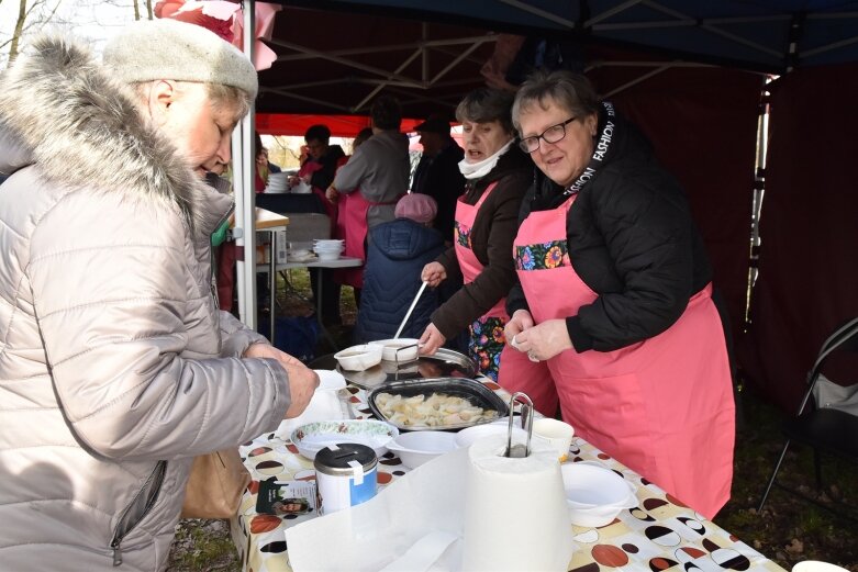  Wykąpali się w zimnej Rawce i pomogli Filipkowi 