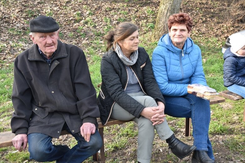  Wykąpali się w zimnej Rawce i pomogli Filipkowi 