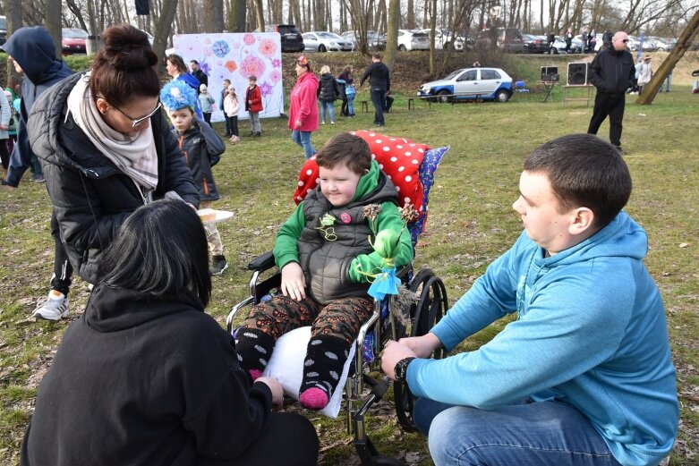  Wykąpali się w zimnej Rawce i pomogli Filipkowi 