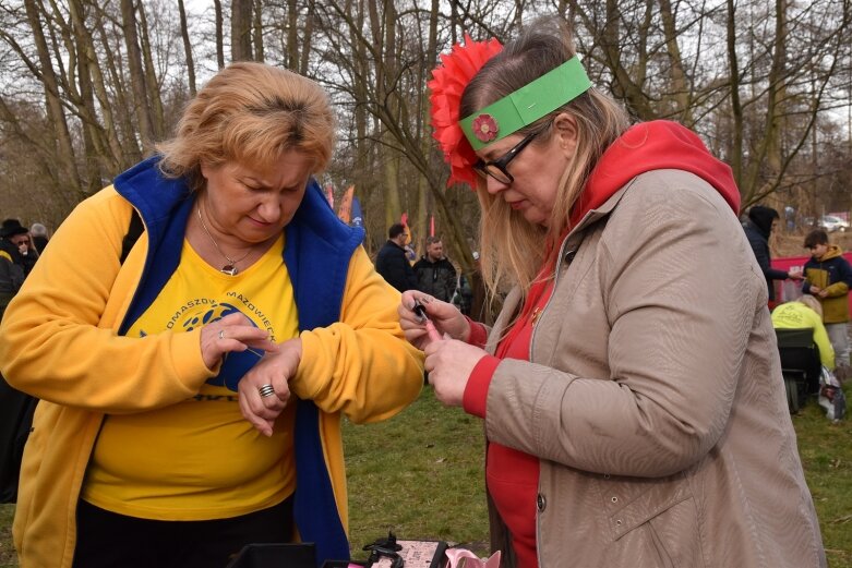  Wykąpali się w zimnej Rawce i pomogli Filipkowi 