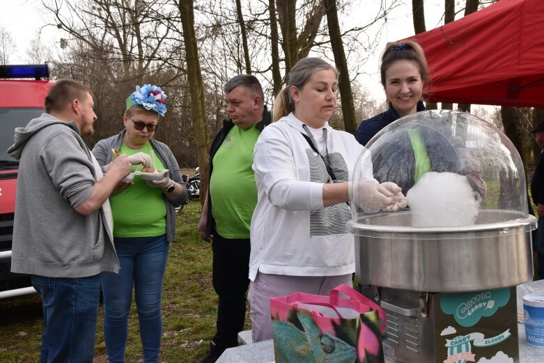  Wykąpali się w zimnej Rawce i pomogli Filipkowi 