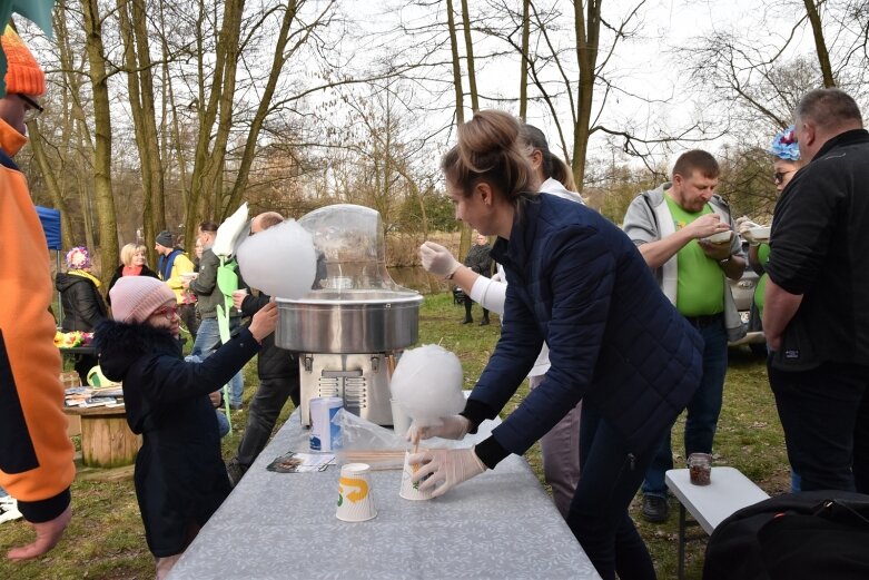  Wykąpali się w zimnej Rawce i pomogli Filipkowi 