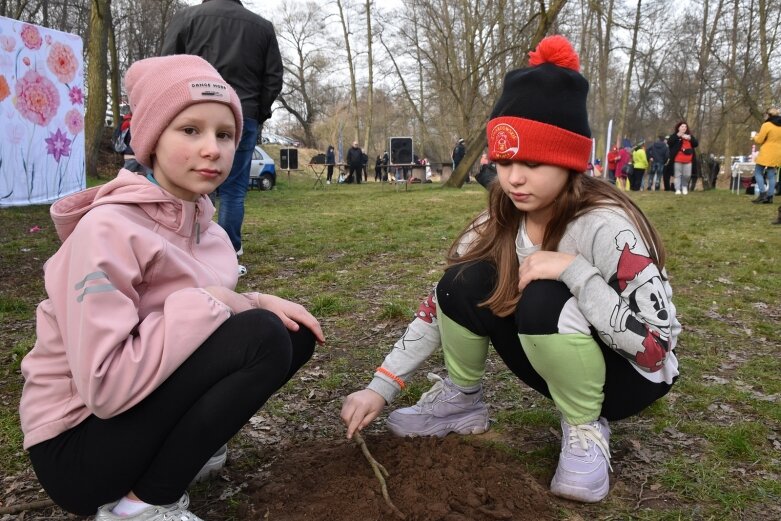  Wykąpali się w zimnej Rawce i pomogli Filipkowi 