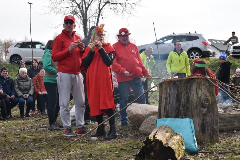  Wykąpali się w zimnej Rawce i pomogli Filipkowi 