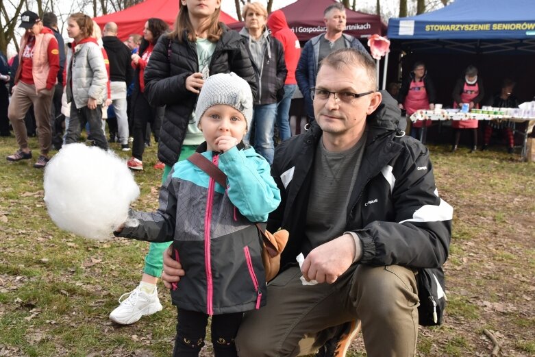  Wykąpali się w zimnej Rawce i pomogli Filipkowi 