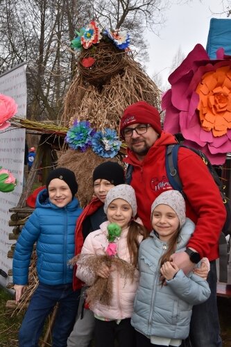  Wykąpali się w zimnej Rawce i pomogli Filipkowi 