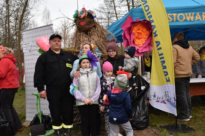  Wykąpali się w zimnej Rawce i pomogli Filipkowi 