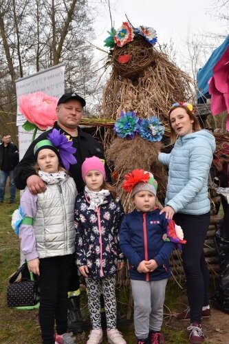  Wykąpali się w zimnej Rawce i pomogli Filipkowi 