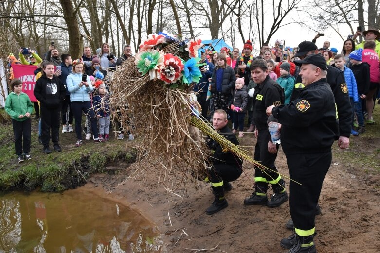  Wykąpali się w zimnej Rawce i pomogli Filipkowi 