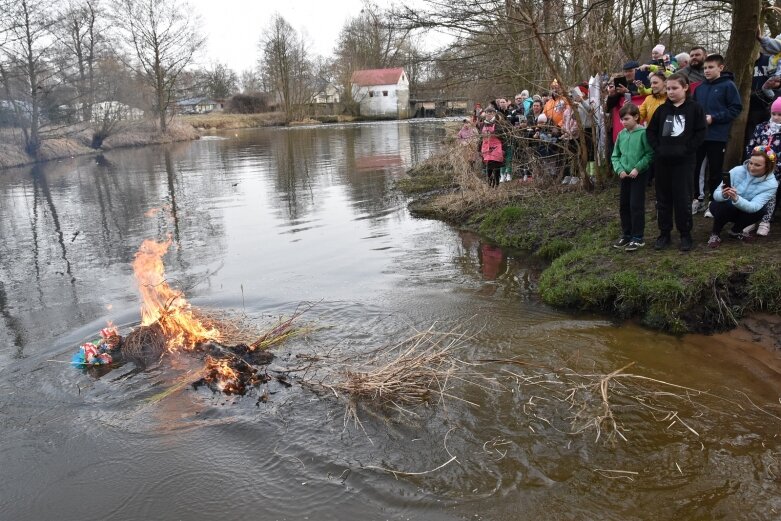  Wykąpali się w zimnej Rawce i pomogli Filipkowi 