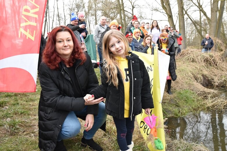  Wykąpali się w zimnej Rawce i pomogli Filipkowi 