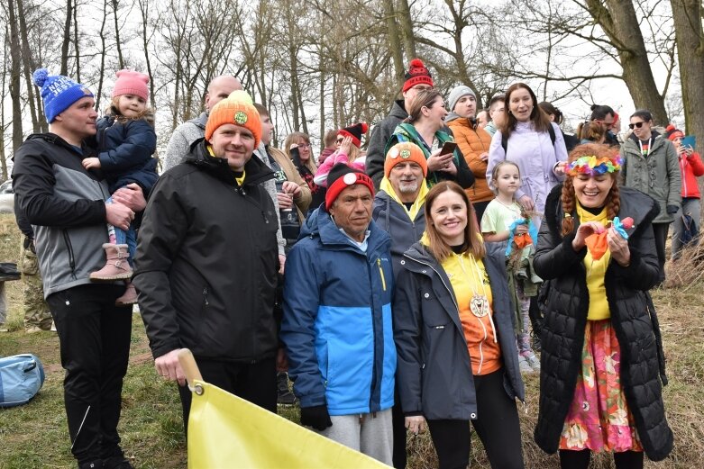  Wykąpali się w zimnej Rawce i pomogli Filipkowi 