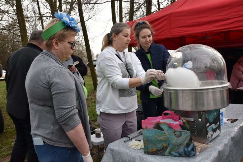  Wykąpali się w zimnej Rawce i pomogli Filipkowi 