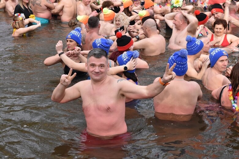  Wykąpali się w zimnej Rawce i pomogli Filipkowi 