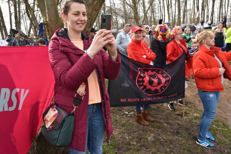  Wykąpali się w zimnej Rawce i pomogli Filipkowi 