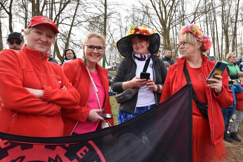  Wykąpali się w zimnej Rawce i pomogli Filipkowi 