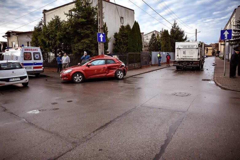  Wypadek na skrzyżowaniu Długiej i Ogrodowej 