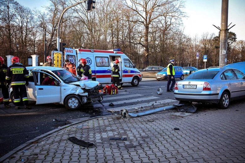  Wypadek na skrzyżowaniu Sienkiewicza i Sobieskiego 