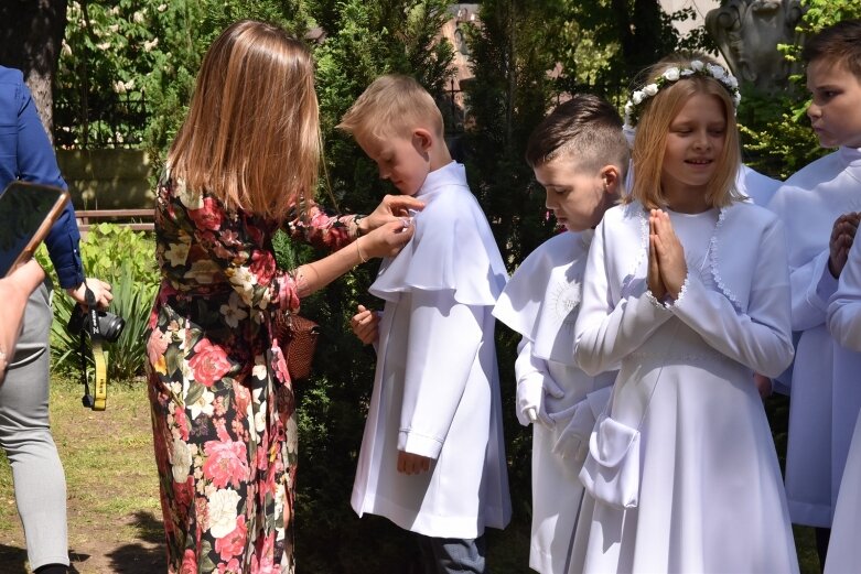  Z czystymi sercami przystąpili do sakramentu pierwszej komunii 