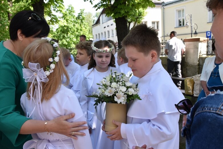  Z czystymi sercami przystąpili do sakramentu pierwszej komunii 