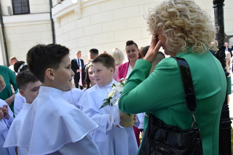  Z czystymi sercami przystąpili do sakramentu pierwszej komunii 