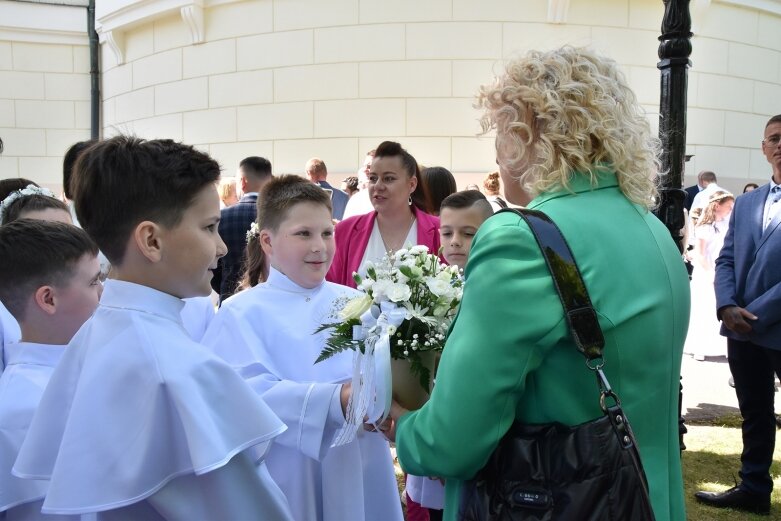  Z czystymi sercami przystąpili do sakramentu pierwszej komunii 